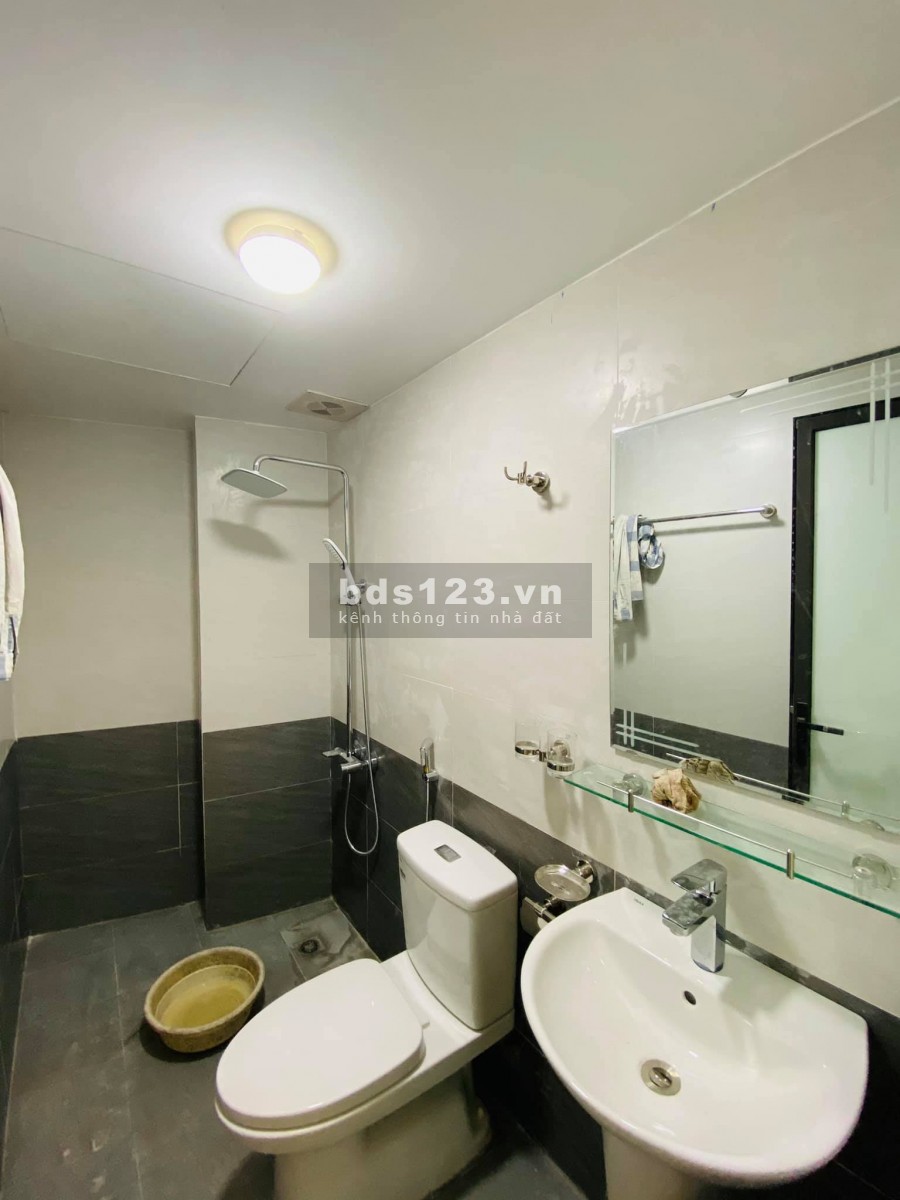 Nhà mới đẹp xách vali về ở luôn Phạm Văn Đồng dt 42m2, 5 tầng, mt 3.8m 30m ra ô tô giá 3.1 tỷ