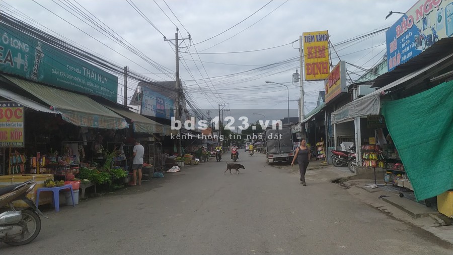 Diện tích đất 60m2 ngày thành phố Thuận An. Giá 1,3 tỉ. Nhận nền xây luôn