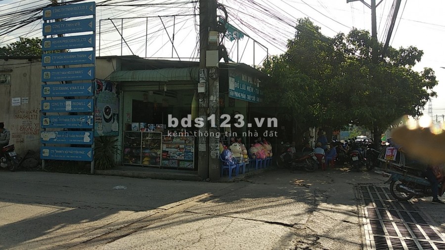 Diện tích đất 60m2 ngày thành phố Thuận An. Giá 1,3 tỉ. Nhận nền xây luôn
