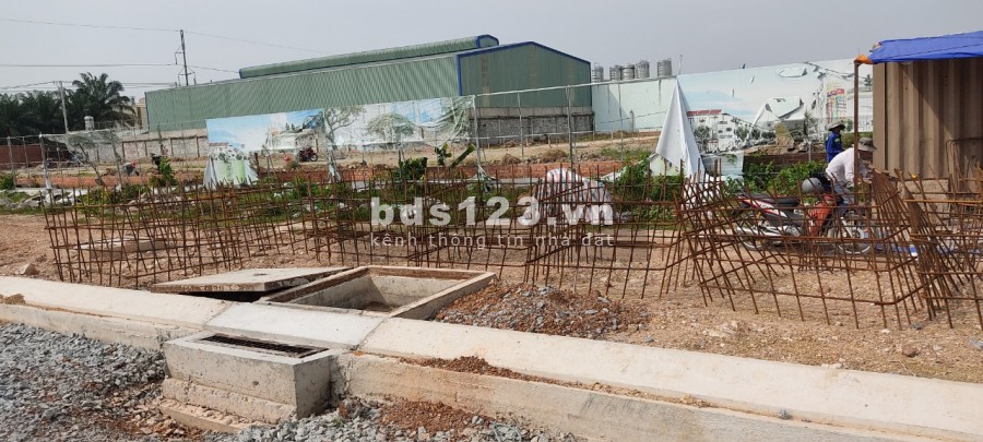 Diện tích đất 60m2 ngày thành phố Thuận An. Giá 1,3 tỉ. Nhận nền xây luôn