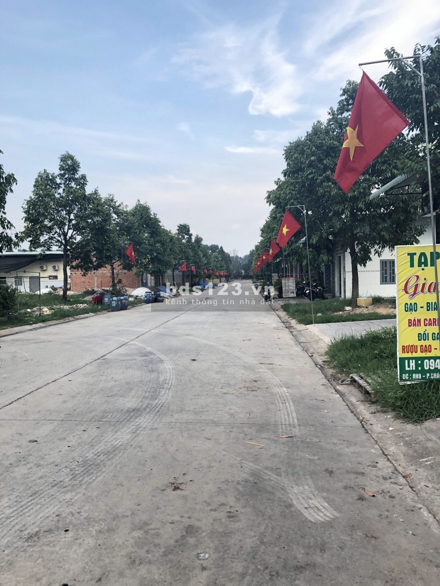 Gia đình kinh doanh thua lỗ, nợ tiền ngân hàng nên cần bán dãy trọ 300m2, chính chủ, an toàn pháp lý