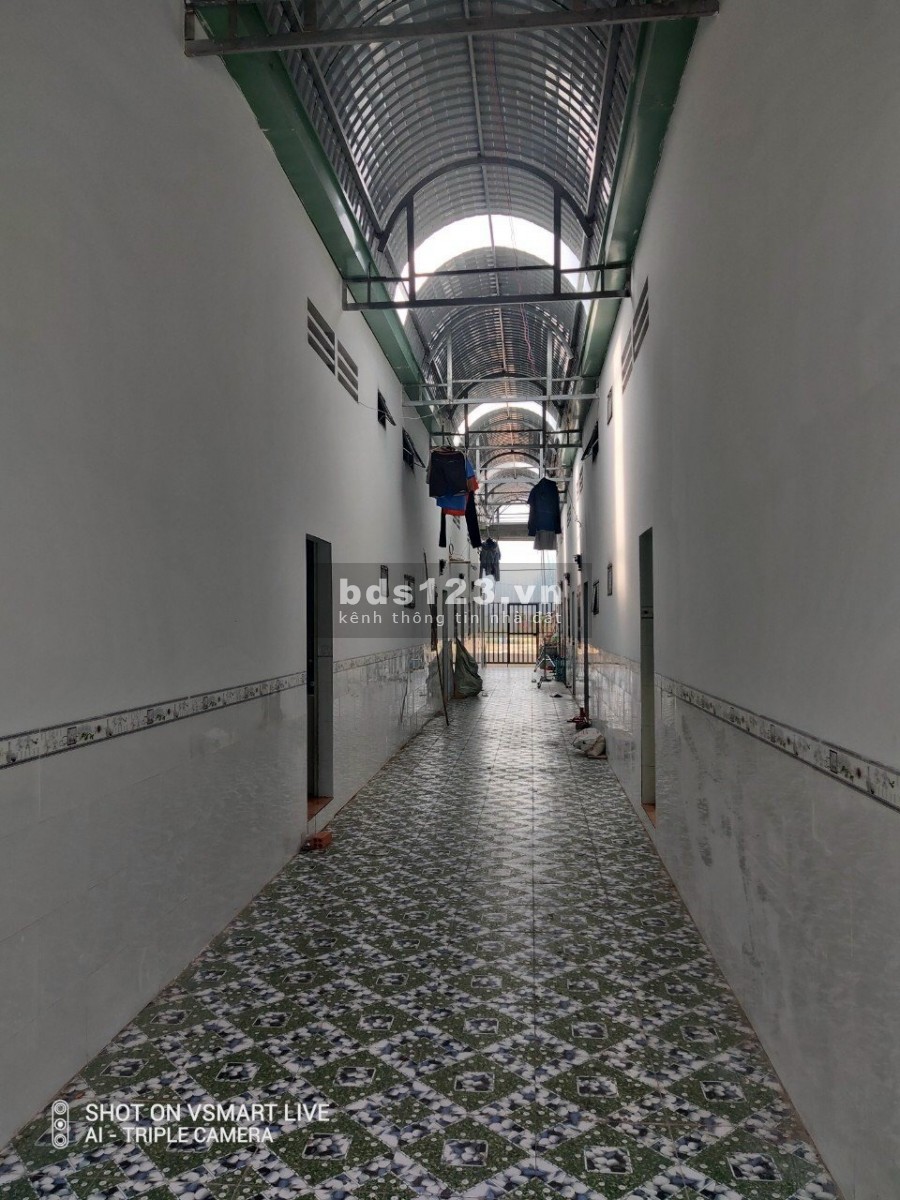 Gia đình kinh doanh thua lỗ, nợ tiền ngân hàng nên cần bán dãy trọ 300m2, chính chủ, an toàn pháp lý