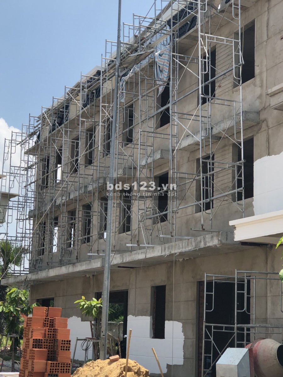 Cần bán nhanh lô đất 200 m2, full thổ cư, đối diện Vsip2 Tân Uyên, giá bán 9.5 triệu/m2