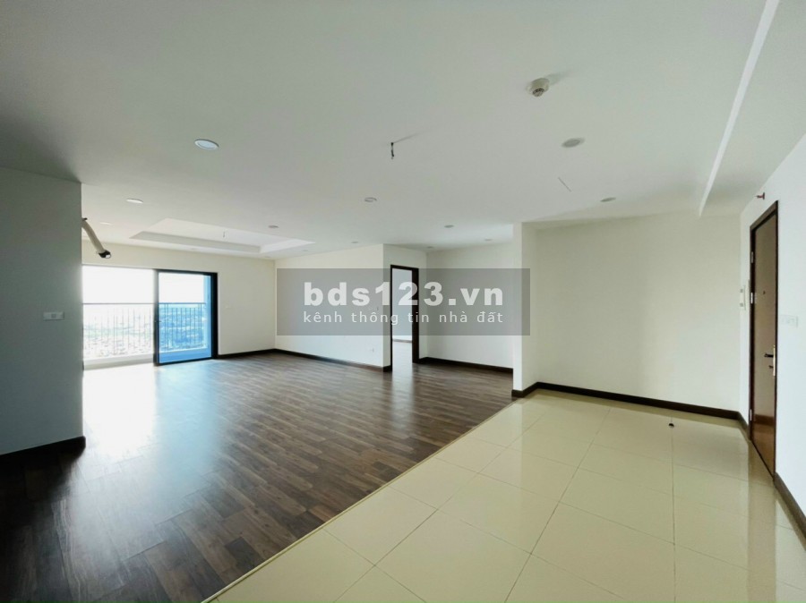 Bán căn hộ 3 ngủ dt 134m2, chỉ 2,7 tỷ nhận nhà, có sổ hồng ngay Goldmark city 136 Hồ Tùng Mậu
