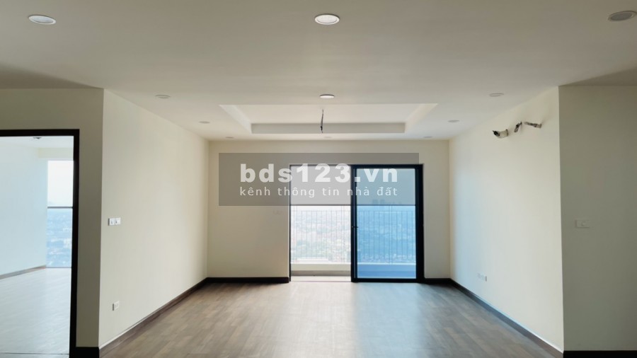 Bán căn hộ 3 ngủ dt 134m2, chỉ 2,7 tỷ nhận nhà, có sổ hồng ngay Goldmark city 136 Hồ Tùng Mậu