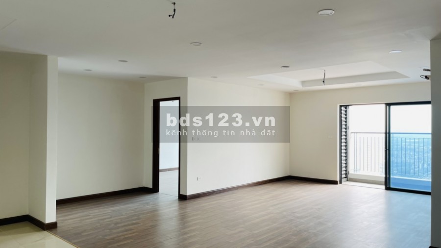 Bán căn hộ 3 ngủ dt 134m2, chỉ 2,7 tỷ nhận nhà, có sổ hồng ngay Goldmark city 136 Hồ Tùng Mậu