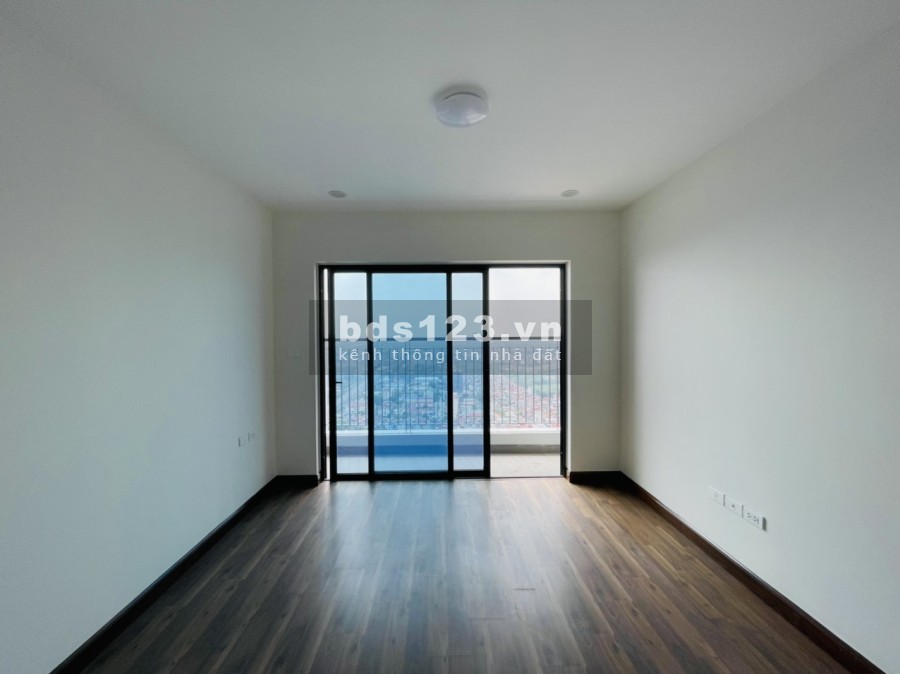 Bán căn hộ 3 ngủ dt 134m2, chỉ 2,7 tỷ nhận nhà, có sổ hồng ngay Goldmark city 136 Hồ Tùng Mậu