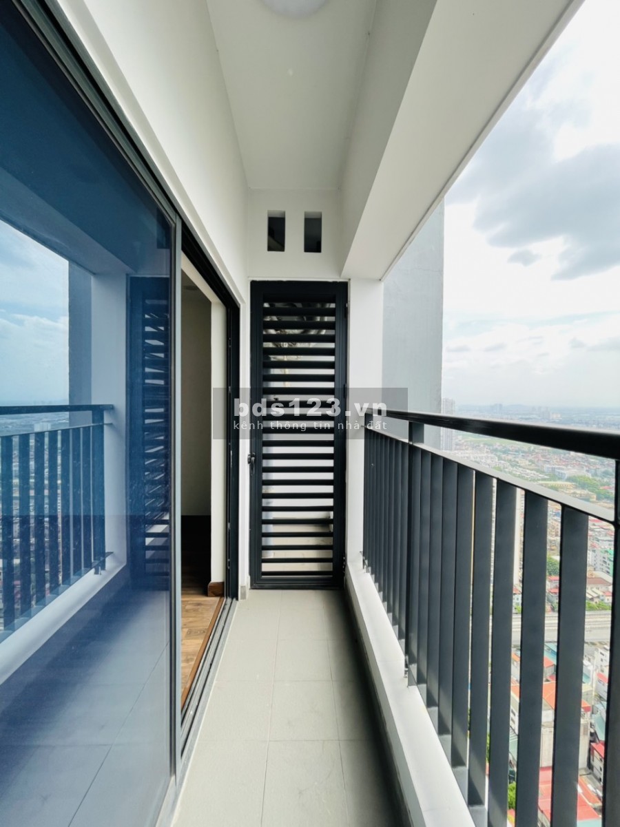 Bán căn hộ 3 ngủ dt 134m2, chỉ 2,7 tỷ nhận nhà, có sổ hồng ngay Goldmark city 136 Hồ Tùng Mậu