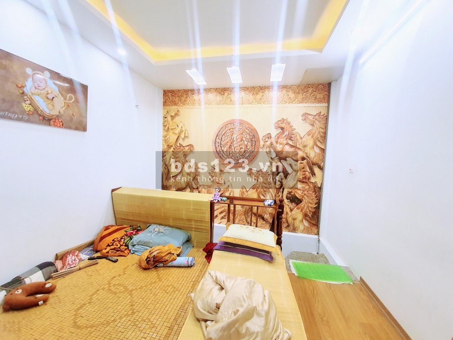 Bán nhà Trương Định nhà đẹp hoàn mỹ, bước ra cửa là phố, dt 65m2, mt 4.3m, giá bán 5.6 tỷ.