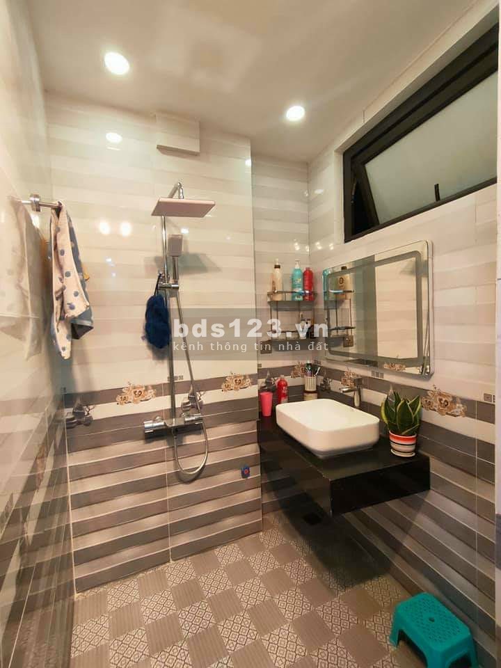 Bán nhà đẹp Ái Mộ, Long Biên, 65m2, 5 Tầng, nhỉnh 5 tỉ, ô tô vào nhà
