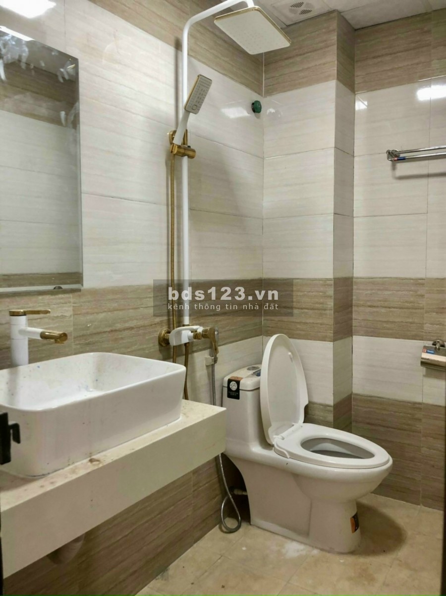 Nhà 33m2 xây 5 tầng đẳng cấp, gần bể bơi Đa Sỹ, cách đường ô tô tránh 50m lh 0984672007