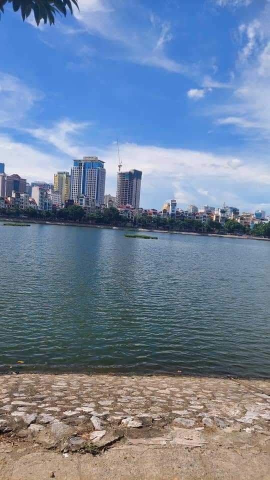 Siêu đẹp rộng mảnh đất view hồ giá bán chỉ 15.8tỷ 102m ngay Mặt Hồ Hoàng Cầu