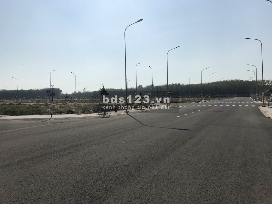Cần bán nhanh lô đất 200 m2, full thổ cư, đối diện Vsip2 Tân Uyên, giá bán 9.5 triệu/m2