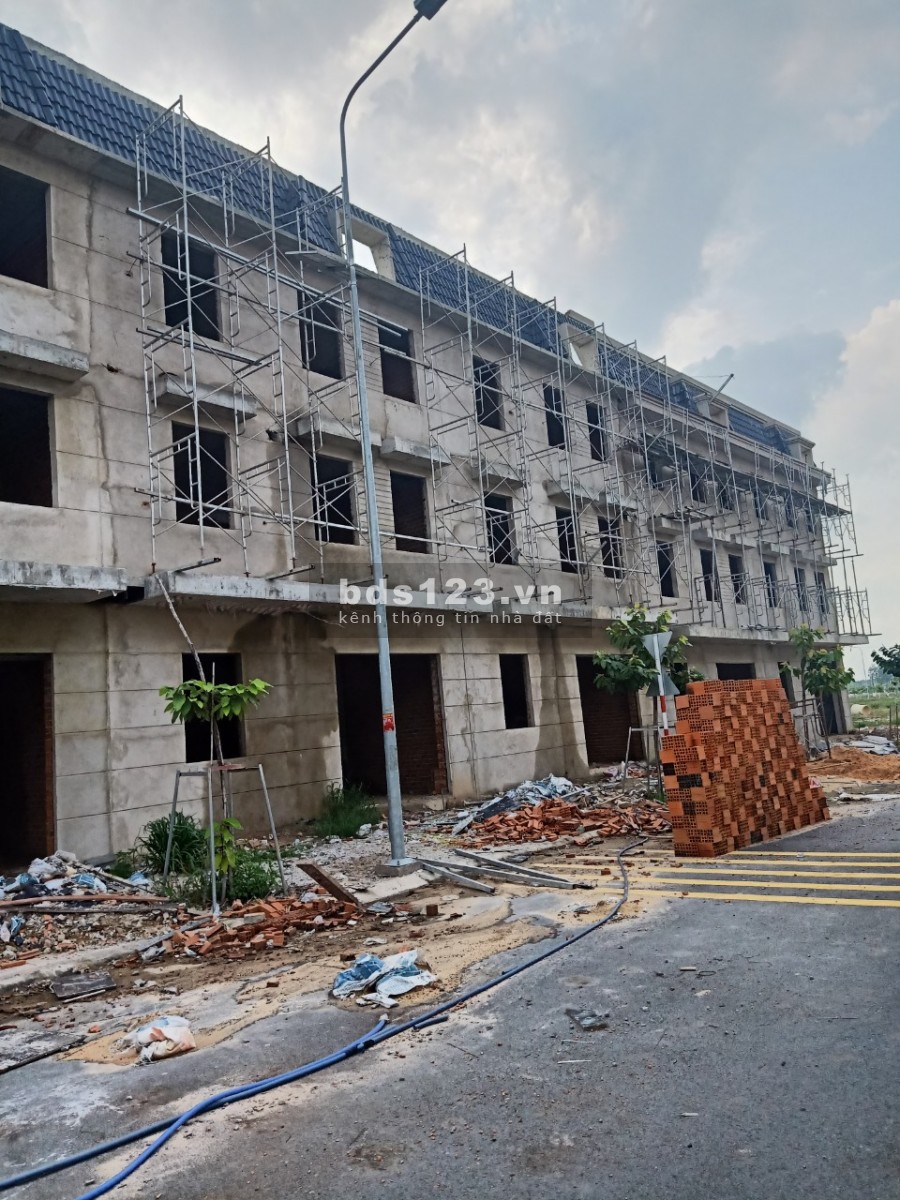 Cần bán lô đât 80m ngay visip2 mở rộng gia 800tr công chứng ngay lh 0967068799