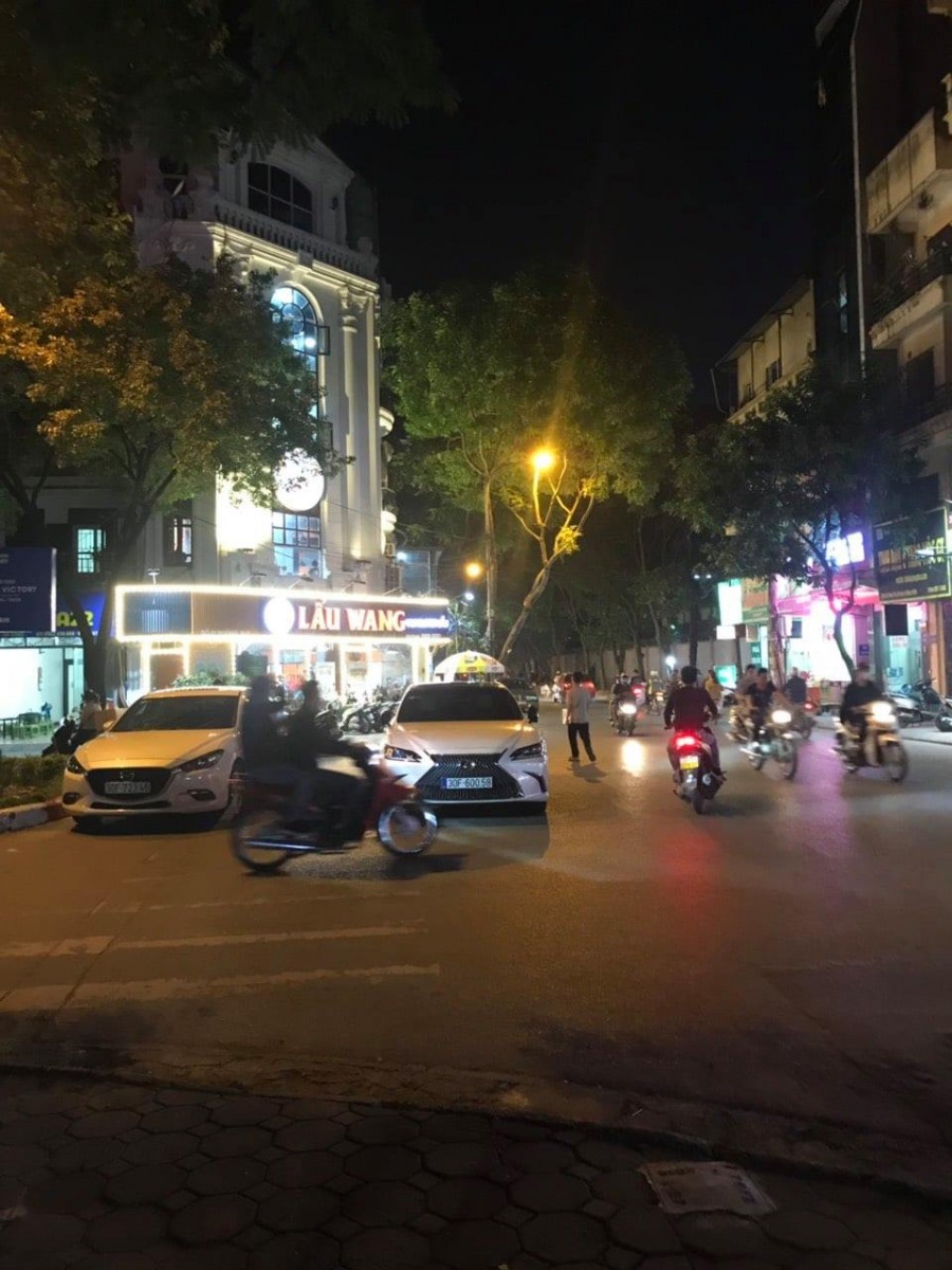 Bán Nhà Mặt Phố 19.5, Lô Góc Thoáng Sáng Rực Rỡ, Phân Lô, Vỉa Hè, KD Sầm Uất.
