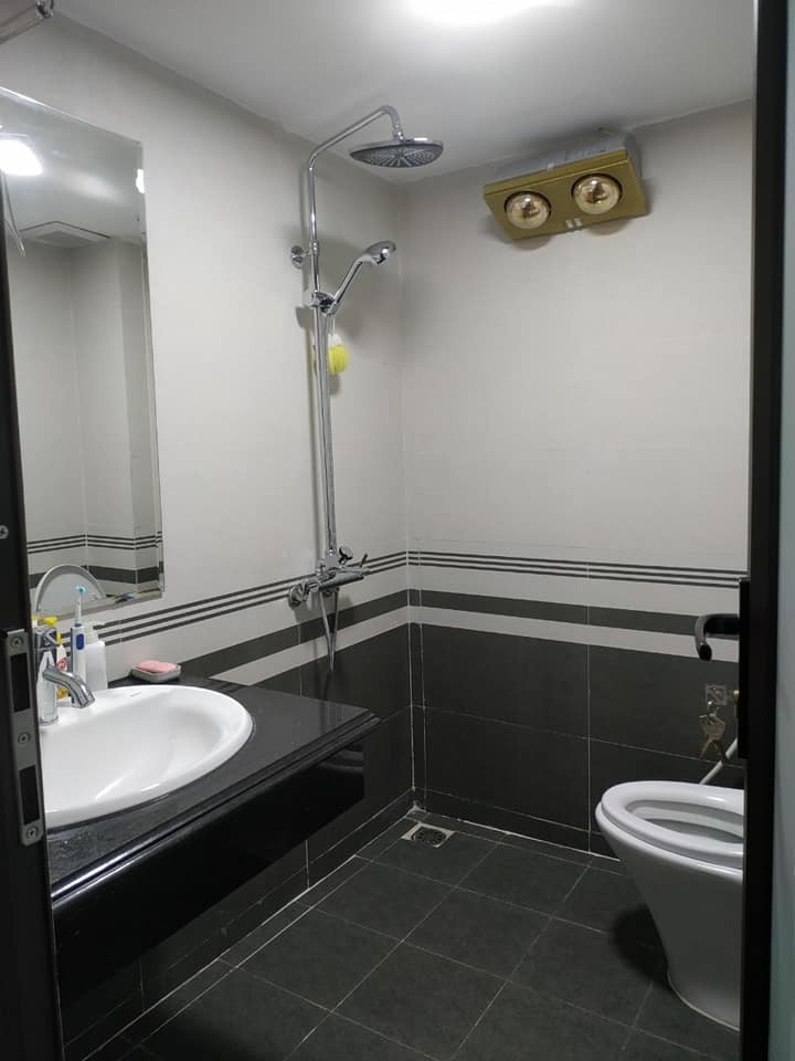 Nhà nát đất vuông phố Lê Văn Thiêm, dt 45m2, giá bán 5 tỷ, 2 mặt tiền vĩnh viễn
