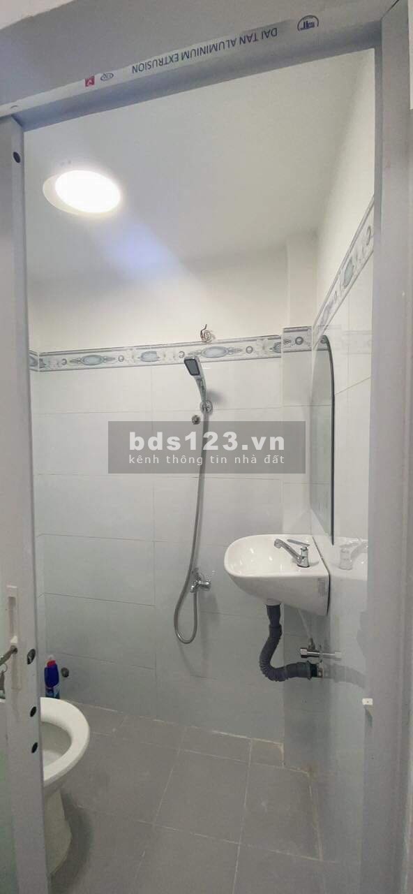 Bán nhà Trần Quang Khải Quận 1, đúc kiên cố 4 tầng, dt 25m2, giá bán 3.2 tỷ, lhcc