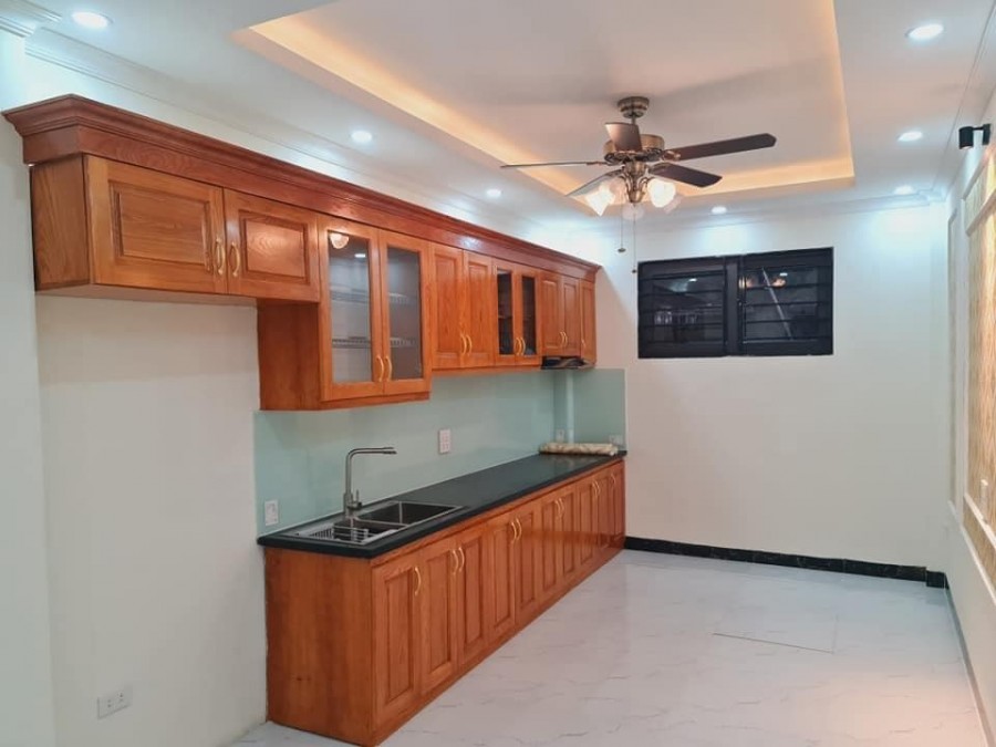Nhỉnh 4 ti có nhà mới 45m2*5 tầng Phố Hoàng Mai, Hoàng Mai cách ô tô tải 5m