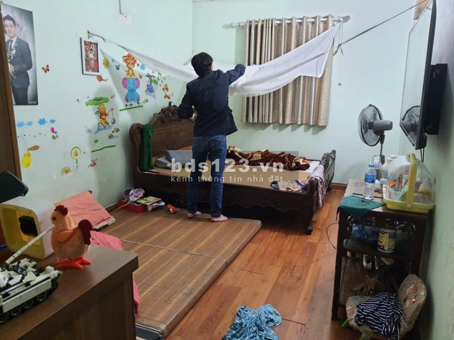 Bán nhà ngõ 132 phố Yên Hoa, 45m x 4 tầng, gần hồ, ở hoặc xây mới căn hộ cho thuê rất tốt