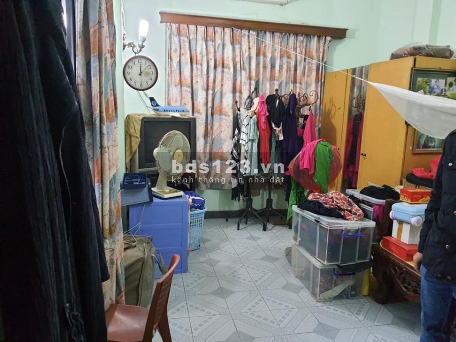 Bán nhà ngõ 132 phố Yên Hoa, 45m x 4 tầng, gần hồ, ở hoặc xây mới căn hộ cho thuê rất tốt