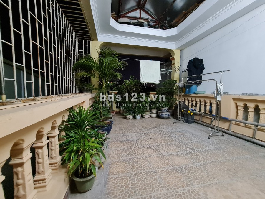 Bán Siêu Phẩm Đường Láng Trung tâm Đống Đa ô tô đỗ cửa, đúc 5 tầng kiên cố