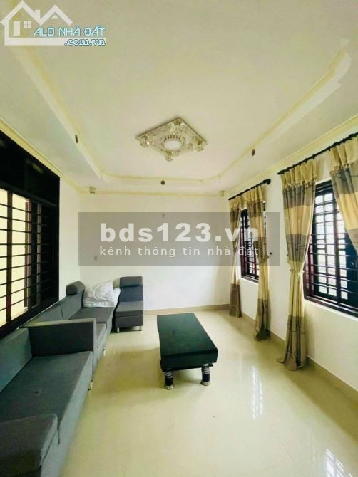 Nhà đẹp 3 tầng kiệt xe tải Nguyễn Lộ Trạch thông ta Hoàng Lanh, lh 0763745557