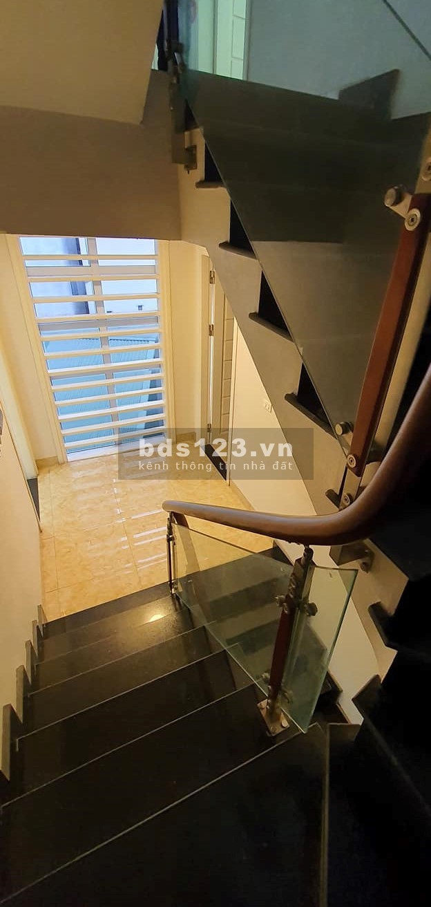 Chích Chủ Cần Bán Nhá Phố Mễ Trì Hạ, lô góc, 2 mặt phố ô tô vào kd 60m2, 5 tầng, giá 8.1 ty