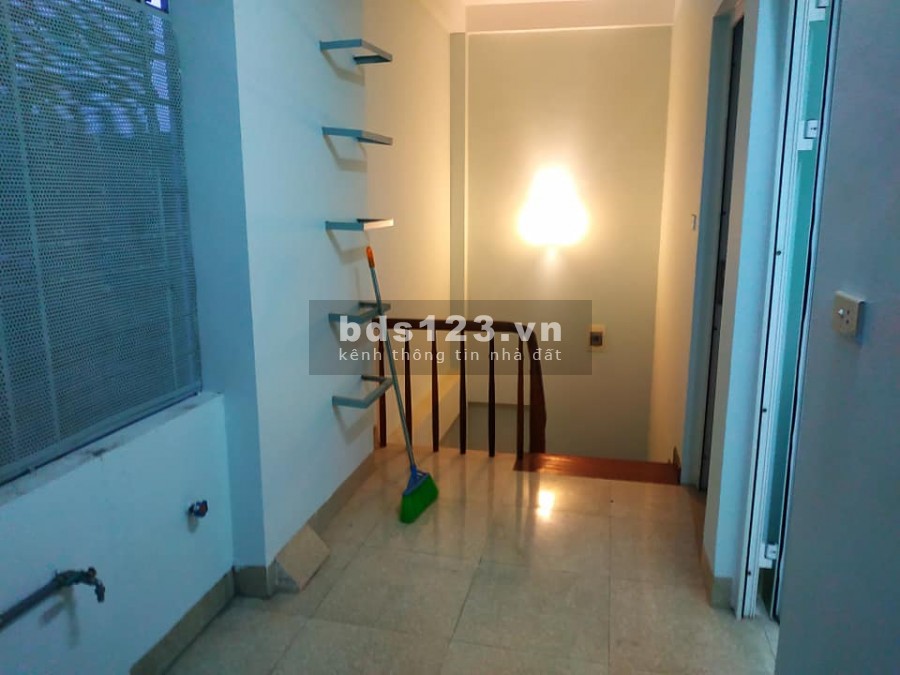Nhỉnh 3 tỷ có nhà siêu đẹp Ngọc Thuỵ Long Biên, ô tô đỗ cầu Long Biên
