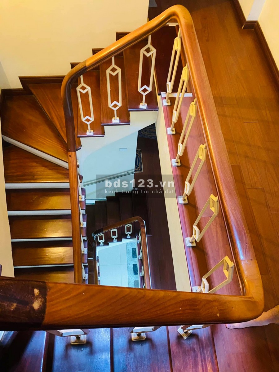 Bán nhà phố Lạc Trung, phân lô Lạc Trung, ô tô tránh vỉa hè dân trí cao, liên hệ 0935999898
