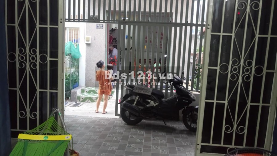 Nhà rộng 2 tầng. Cạnh Chợ Võ Thành Trang, Trường Chinh giá bán 4,1 tỷ
