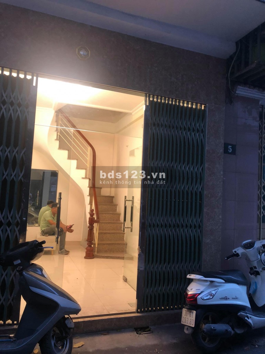 Bán nhà Hoàng Quốc Việt, Bắc Từ Liêm, 4.3 tỷ, ba bước ra ô tô 24 chỗ