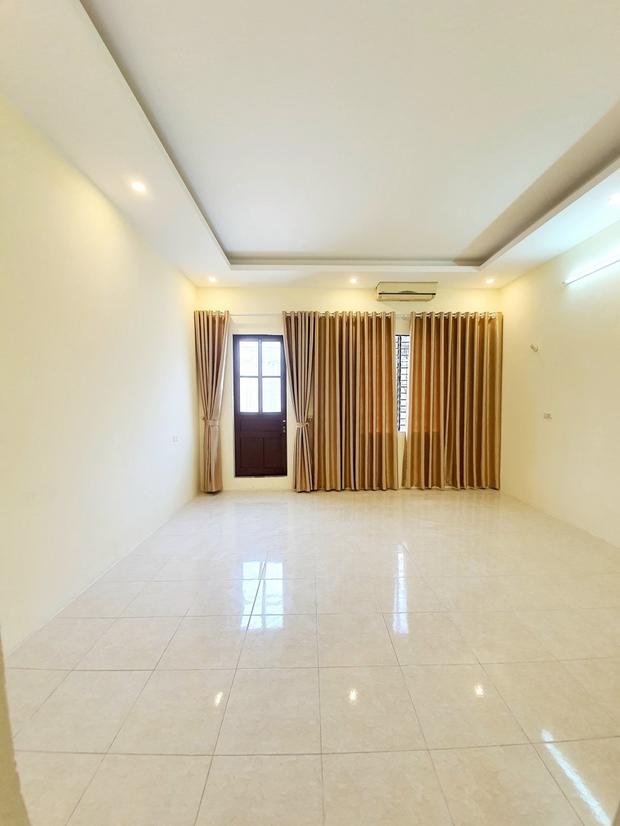 Hơn Hai Tỷ Có Nhà Hai Bà Trưng, 37m2*3T, 2 Mặt Thoáng, Ô tô Ngay Cổng, Tiện Ích Cực Đỉnh