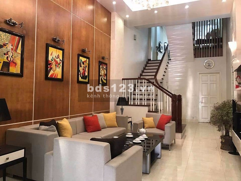 Bán nhà Quận Đống Đa, 5 tầng đúc mặt tiền rộng, dtsd 35m2, giá bán 3.3 tỷ, lhcc