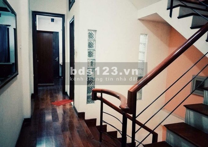 Bán nhà Quận Đống Đa, 5 tầng đúc mặt tiền rộng, dtsd 35m2, giá bán 3.3 tỷ, lhcc