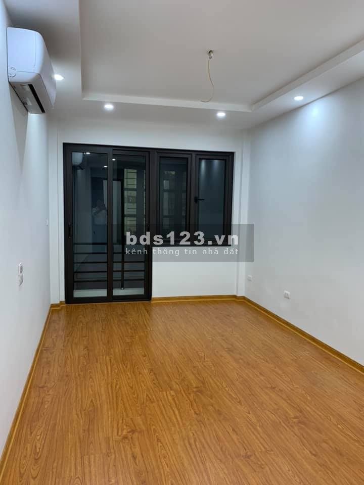 Bán nhà 5 tầng 30m giá 2.8 tỷ phố Đàm Quang Trung Long Biên gần Aeon xây mới