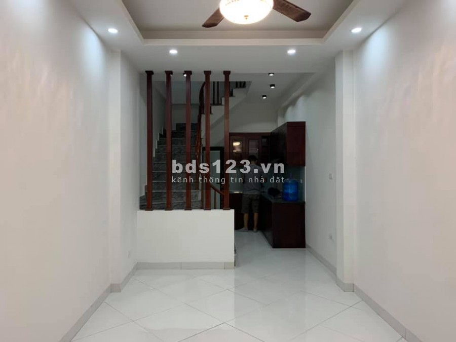 Bán nhà 5 tầng 30m giá 2.8 tỷ phố Đàm Quang Trung Long Biên gần Aeon xây mới