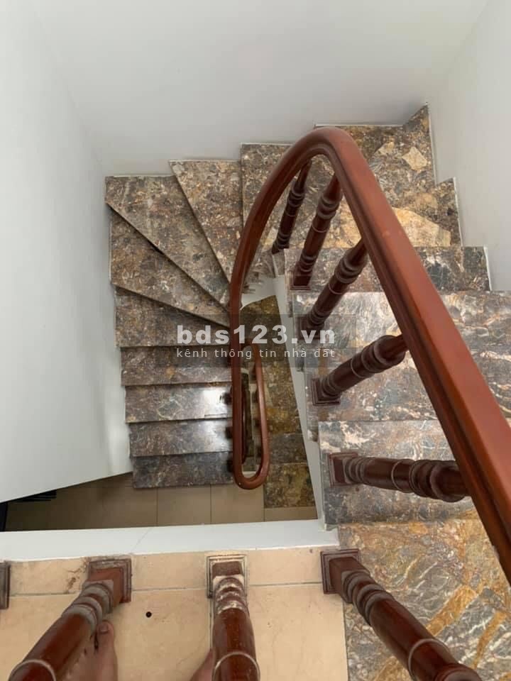 Bán nhà Hoàng Hoa Thám tặng nội thất cao cấp giá nhỉnh 2 tỷ dtsd 22m2