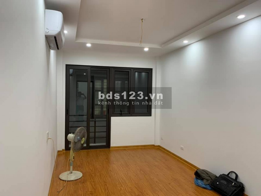 Bán nhà 5 tầng 30m giá 2.8 tỷ phố Đàm Quang Trung Long Biên gần Aeon xây mới
