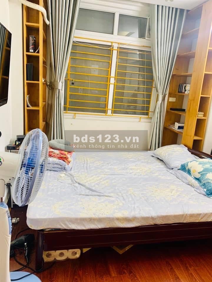 Bán nhà Hoàng Hoa Thám tặng nội thất cao cấp giá nhỉnh 2 tỷ dtsd 22m2