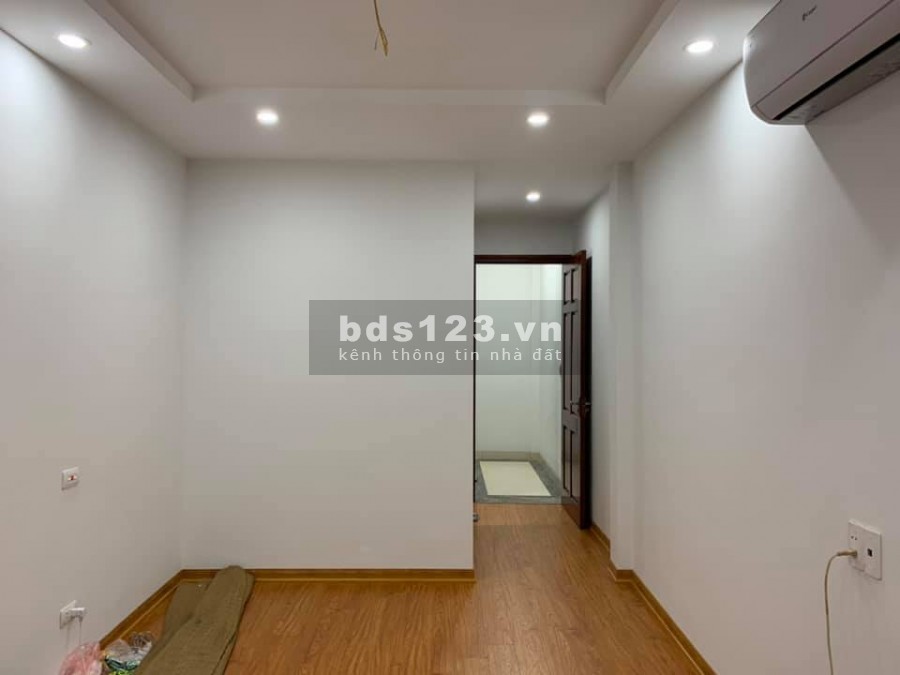 Bán nhà 5 tầng 30m giá 2.8 tỷ phố Đàm Quang Trung Long Biên gần Aeon xây mới