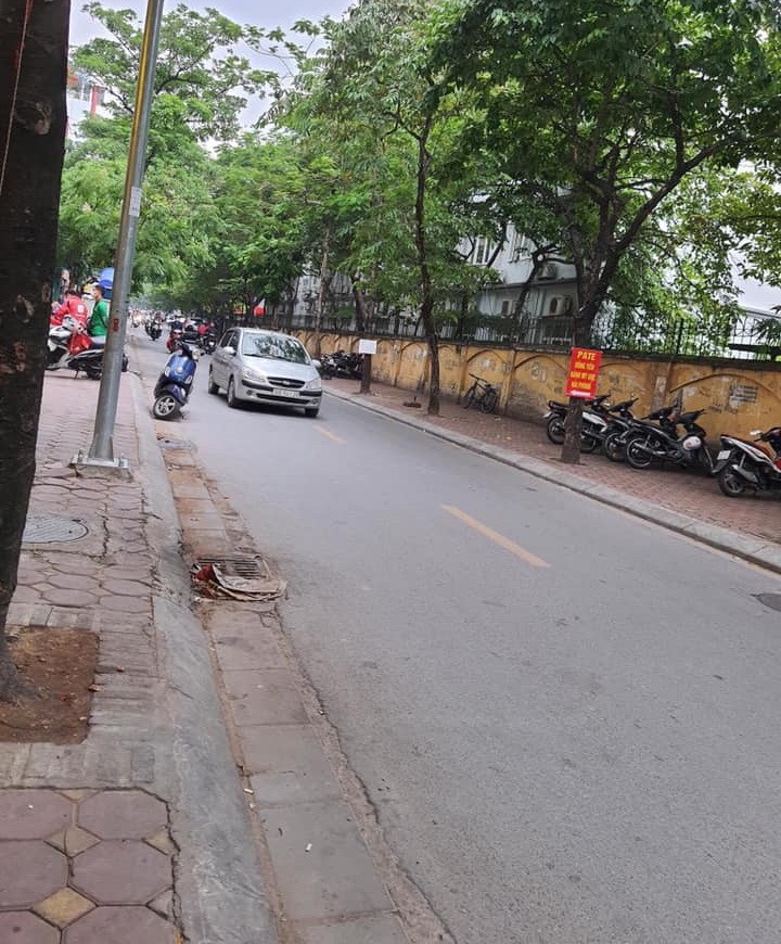 Bán nhà Mặt phố Trung Kính 140m mặt tiền 9.5m siêu rộng giá mềm