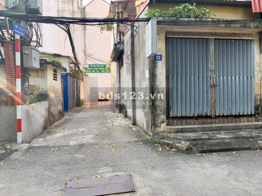 Bán đất Thạch Bàn, nhà cạnh hồ, 7 chỗ tránh, hàng xóm quan chức, dt 49m2, giá 4.2 tỷ