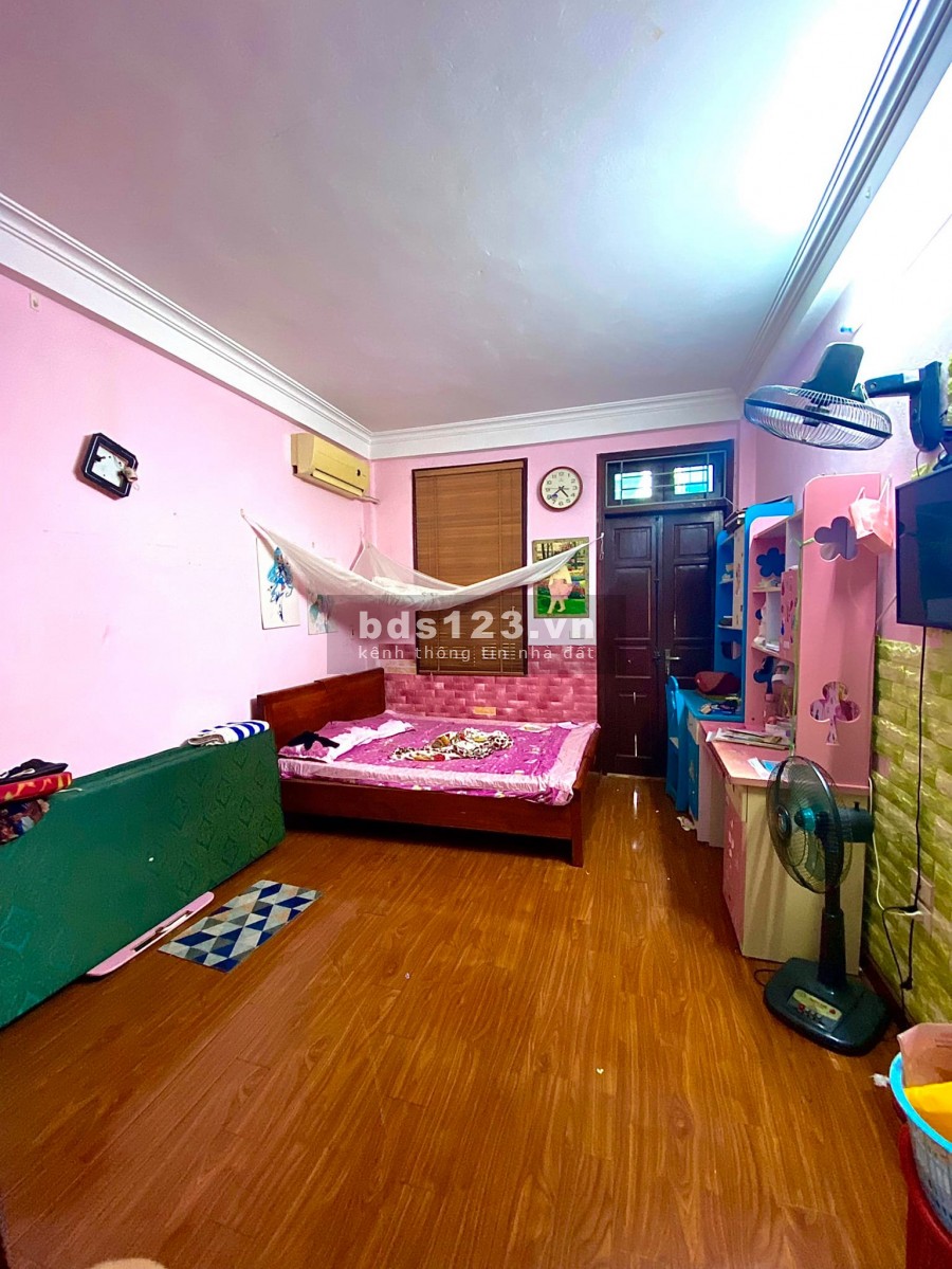 Cần bán nhanh nhà Trương Định, Hoàng Mai, 33m2, 4 tầng, ngõ thông, sổ nở hậu, giá 2.9 tỷ