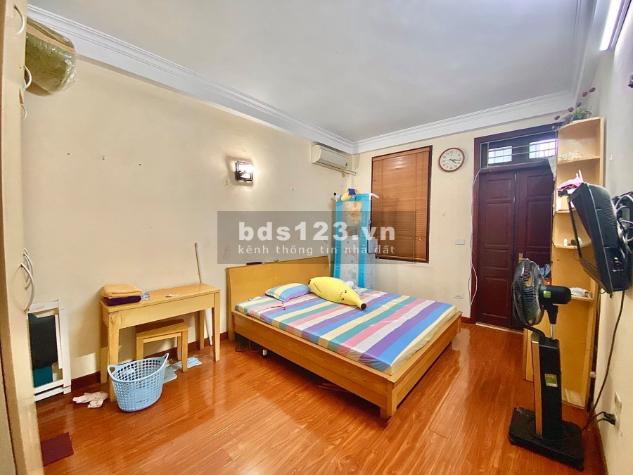 Cần bán nhanh nhà Trương Định, Hoàng Mai, 33m2, 4 tầng, ngõ thông, sổ nở hậu, giá 2.9 tỷ