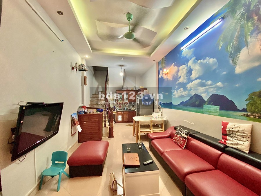 Cần bán nhanh nhà Trương Định, Hoàng Mai, 33m2, 4 tầng, ngõ thông, sổ nở hậu, giá 2.9 tỷ