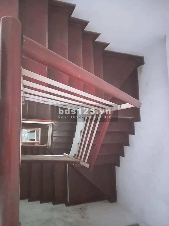 Bán nhà Đạt Từ kinh doanh gần hồ sát phố ô tô 7 chỗ đỗ cửa, mt 7m, đúc 5 tầng sổ chính chủ