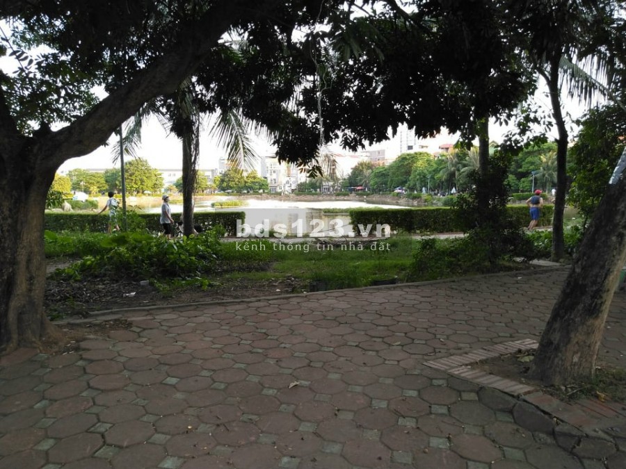 Bán đất Thạch Bàn, nhà cạnh hồ, 7 chỗ tránh, hàng xóm quan chức, dt 49m2, giá 4.2 tỷ