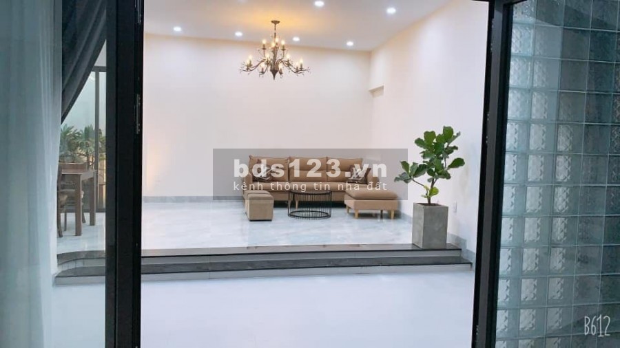Bán nhanh nhà trung tâm thành phố tiện ích đầy đủ full nội thất giá chỉ 2.2x tỷ, sổ sẵn