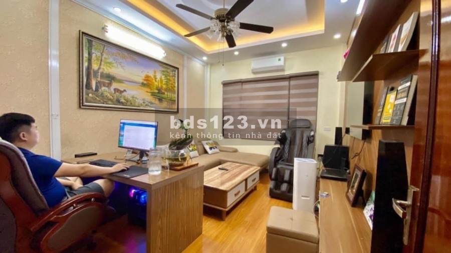 Bán gấp 32m2 nhà Phạm Văn Đồng mt 4m ô tô kd 2 thoáng tặng toàn bộ nội thất giá 3.3 tỷ