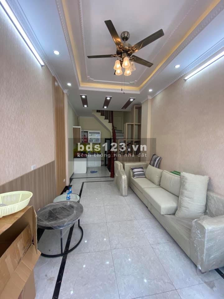 Hoàng Mai ô tô đỗ cửa tặng hết nội thất, dt 38m2, đúc 5 tầng, giá nhỉnh 3 tỷ, sổ đẹp